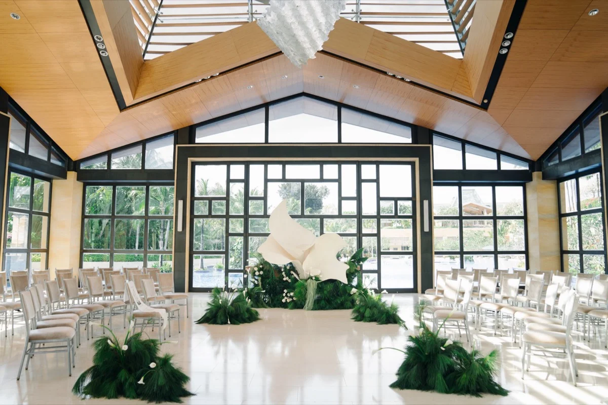 Classic White ceremony details