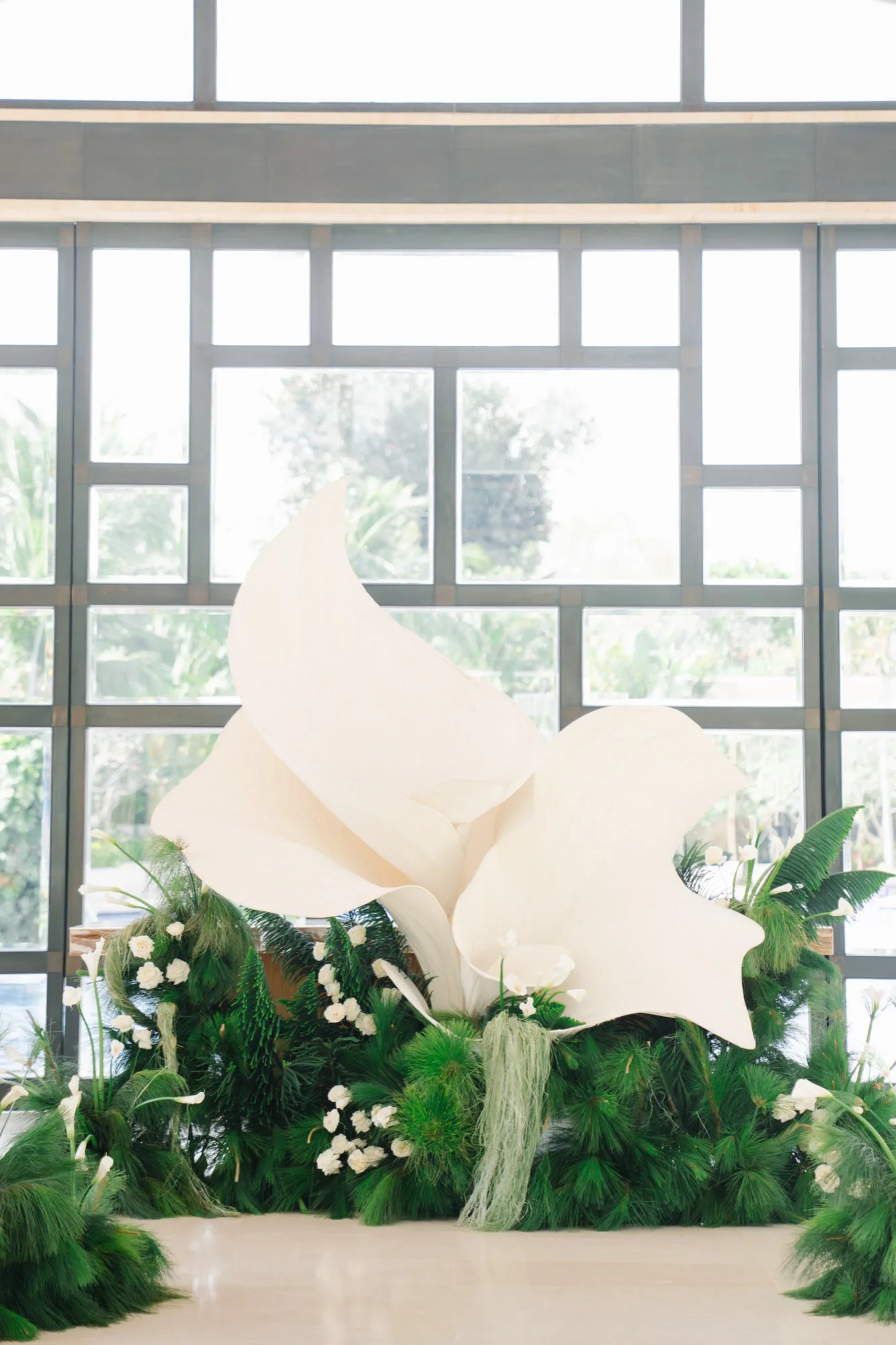 Classic White reception tablescape