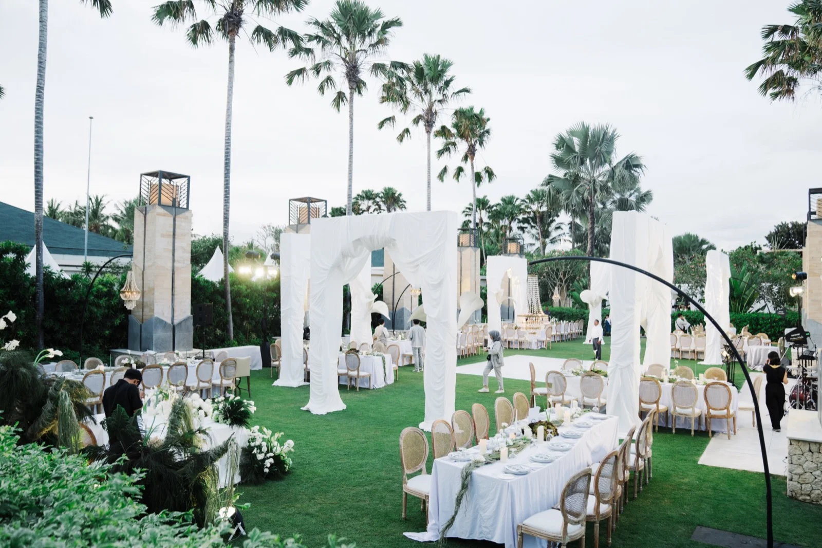 Classic White wedding decor