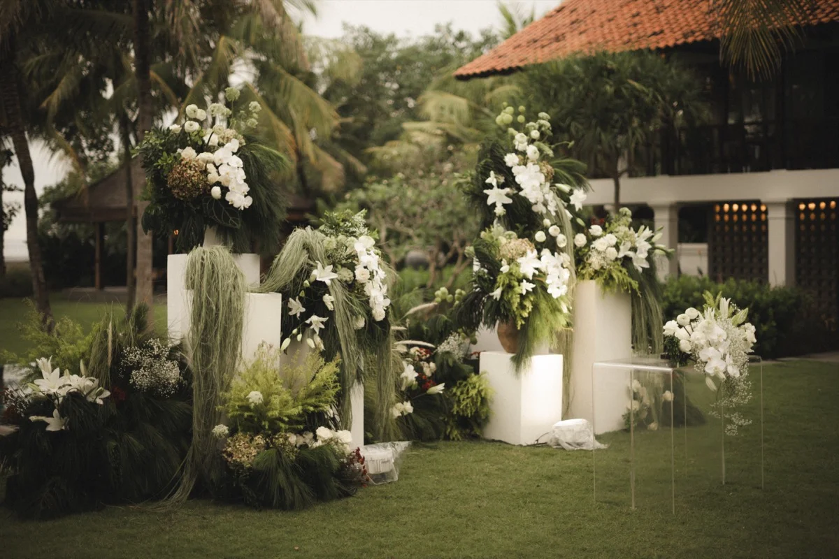 Intimate Garden ceremony details