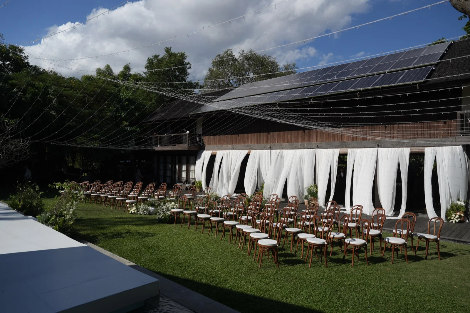 Intimate Garden wedding decor